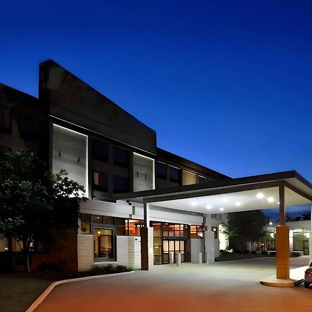 Comfort Suites Milwaukee West Экстерьер фото