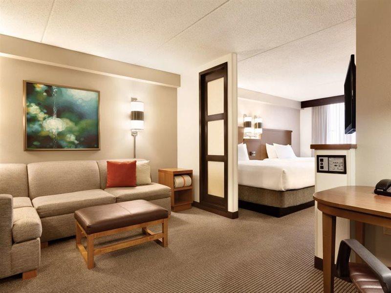 Comfort Suites Milwaukee West Экстерьер фото