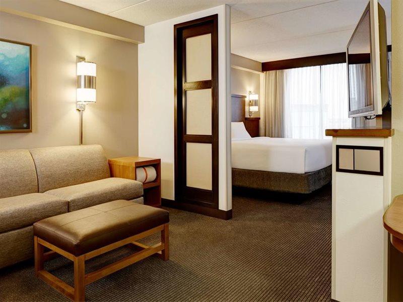 Comfort Suites Milwaukee West Экстерьер фото