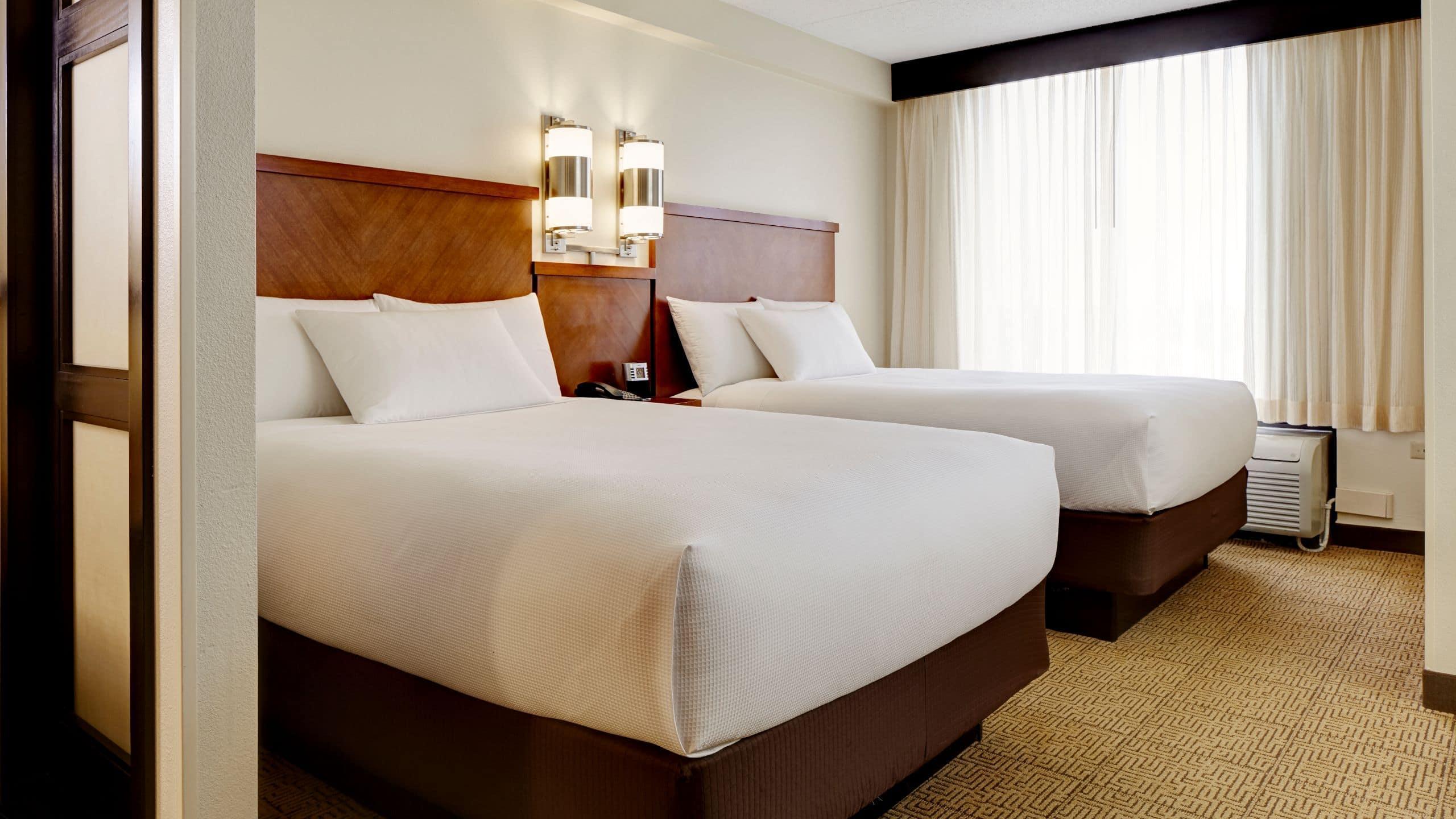 Comfort Suites Milwaukee West Экстерьер фото
