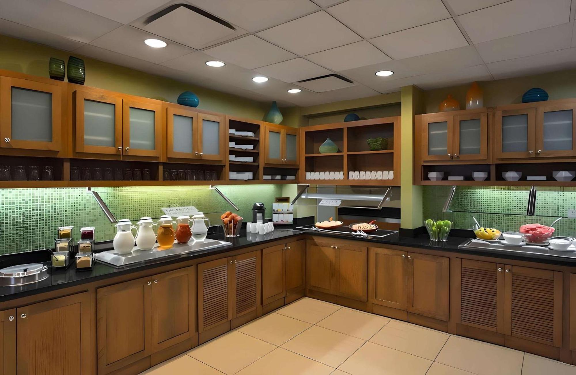 Comfort Suites Milwaukee West Экстерьер фото