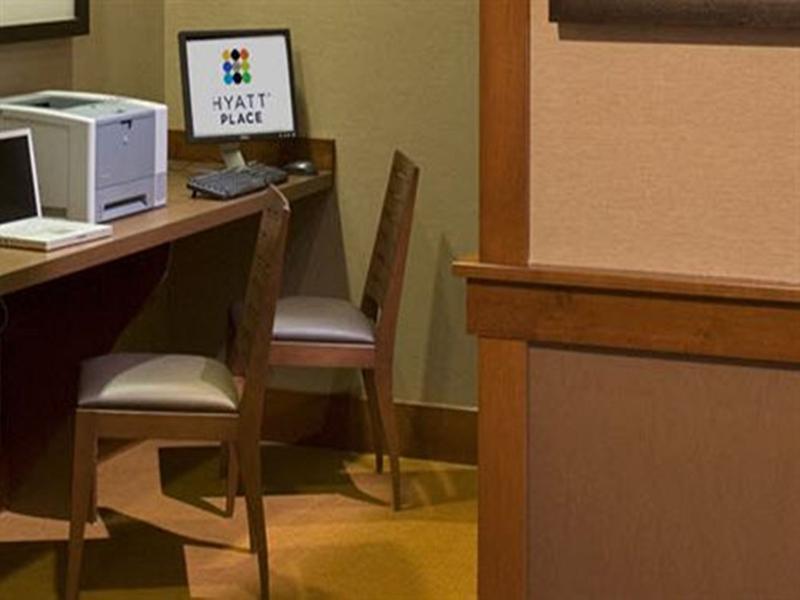 Comfort Suites Milwaukee West Экстерьер фото