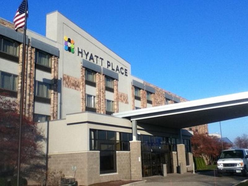 Comfort Suites Milwaukee West Экстерьер фото