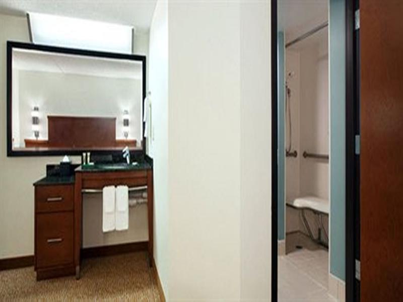 Comfort Suites Milwaukee West Экстерьер фото