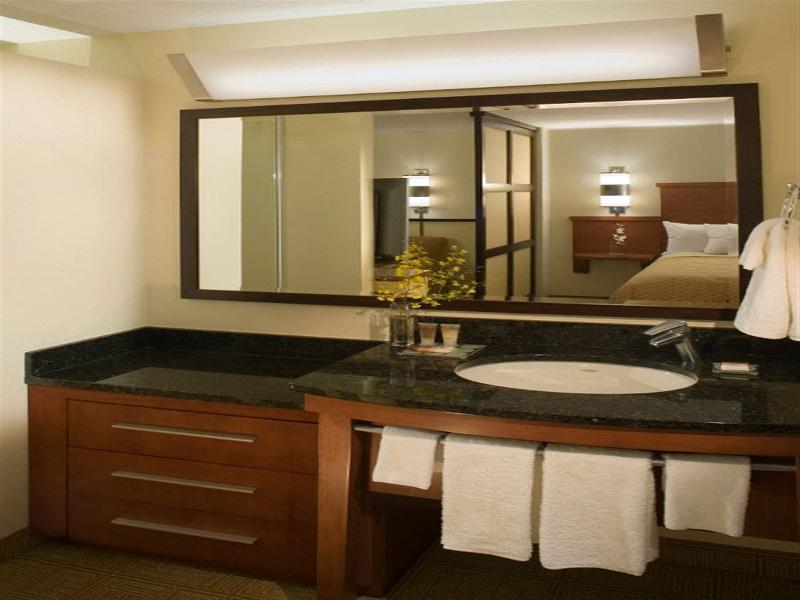 Comfort Suites Milwaukee West Интерьер фото