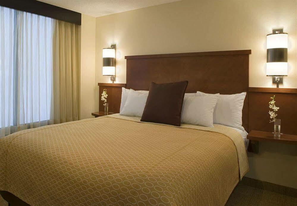 Comfort Suites Milwaukee West Экстерьер фото